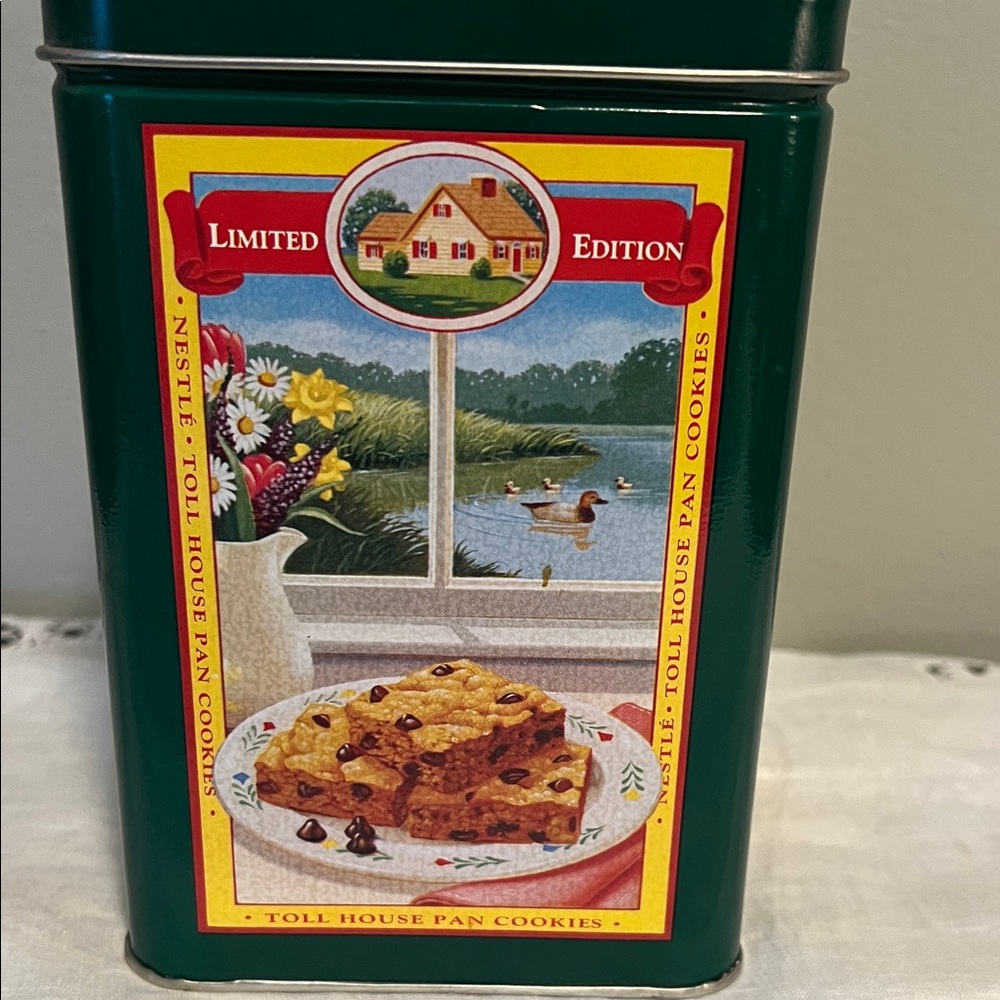 Nestle Toll House Green Cookie Tin - Limited Edition